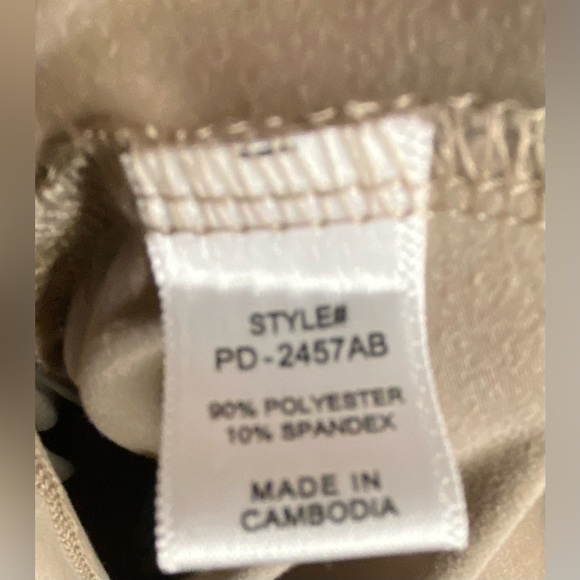 Zenana Rolled Short Sleeve V-Neck Dress with Pockets. Mocha. Size Small - Picture 5 of 7